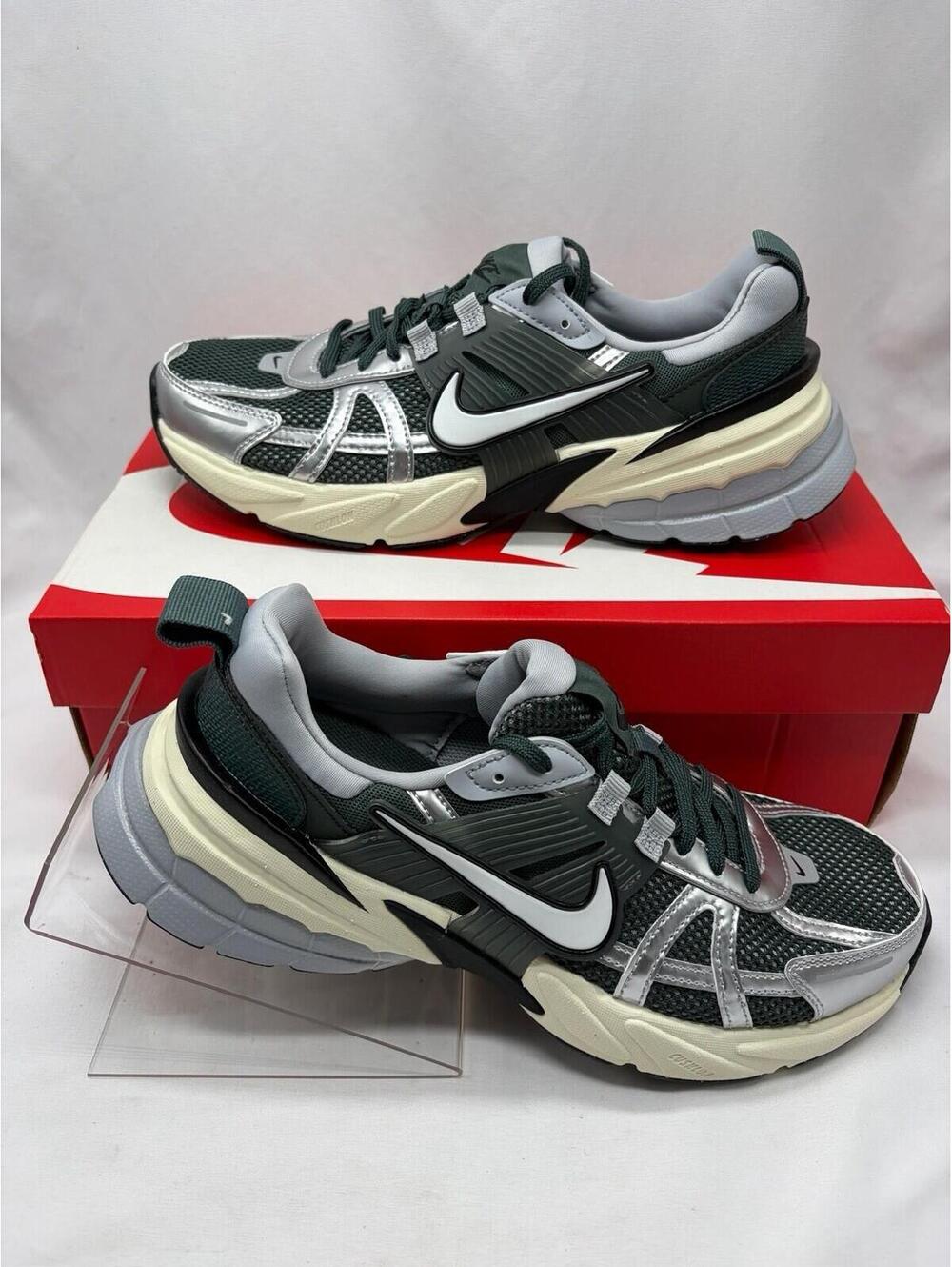 Nike V2K Run Womens Sz 9.5 Black Silver Gray Athletic Running Shoes Sneakers NIB